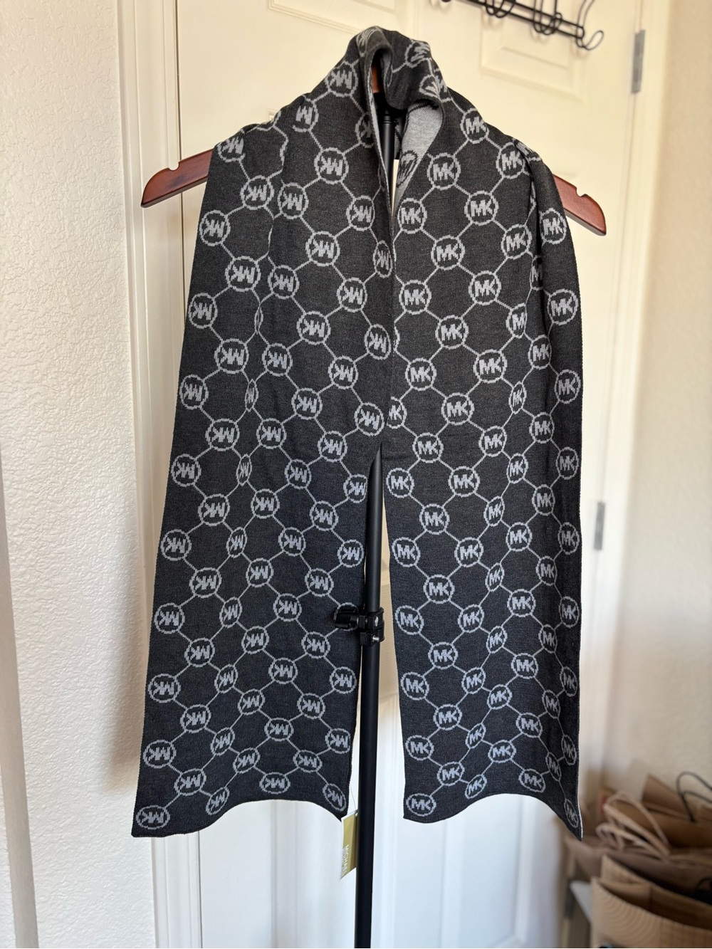 Micheal kors reversible scarf nwt